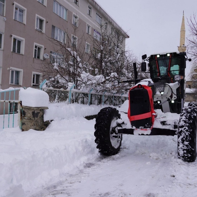 Palandöken Belediyesi karla mücadelede sahada