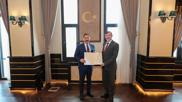 Vali Masatlı, Müftü Topçu'ya başarı belgesi verdi