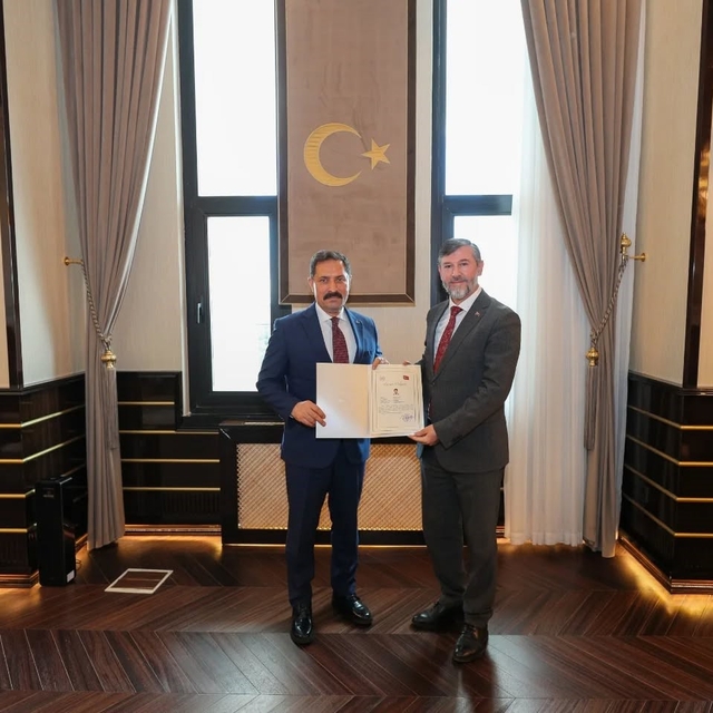Vali Masatlı, Müftü Topçu'ya başarı belgesi verdi