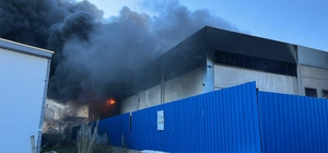 İzmir'de geri dönüşüm fabrikasında yangın (2)