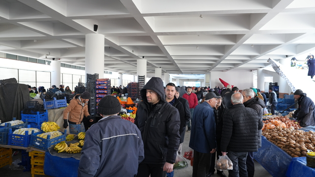 Çubuk Belediye Başkanı Demirbaş'tan pazar ziyareti