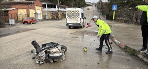 Minibüs ile çarpışan motosikletin sürücüsü öldü