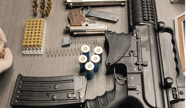 Atölyeye çevrilen evde kalem görünümlü silahlar ele geçirildi