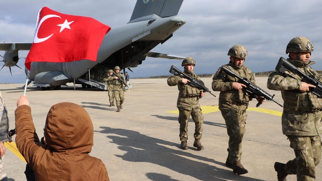 Almanya'da tatbikata katılan Mehmetçiklere duygulu karşılama