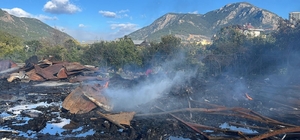 Alanya’da depo yakınındaki yangın korkuttu