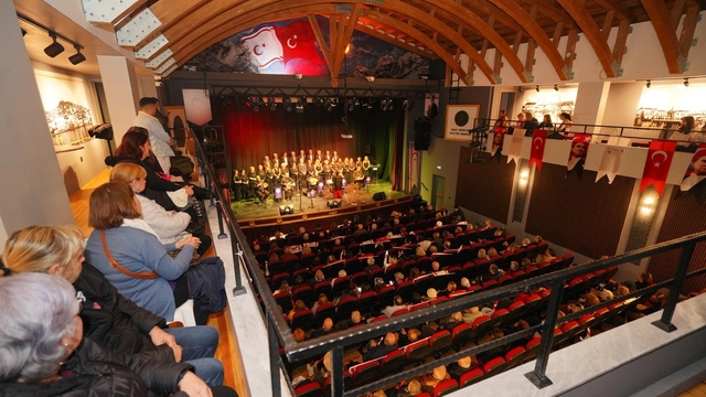 Ayvalık'ta Rauf Denktaş Kültür Merkezi perdelerini açtı