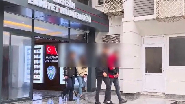Kendilerini polis olarak tanıtan 4 dolandırıcı tutuklandı