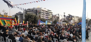 Kuşadası'nda Aydın Büyükşehir Belediyesi'nin İftar Programı’na vatandaşlardan yoğun ilgi