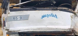 Bursa'da refüje çıkan kamyonun sürücüsü yaralandı