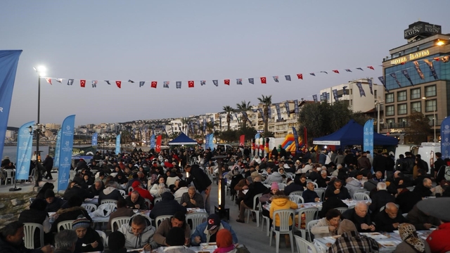 Binlerce vatandaş Aydın Büyükşehir'in iftar sofralarında buluşuyor