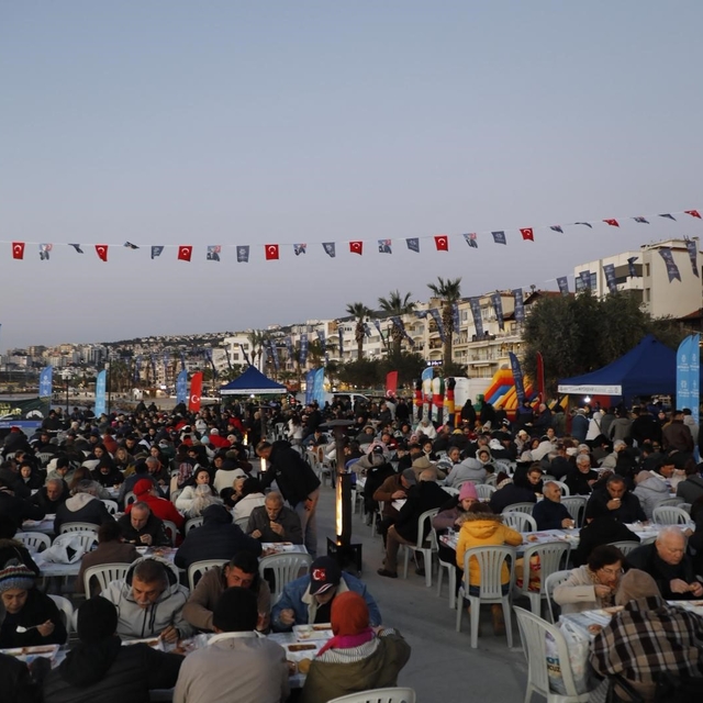 Binlerce vatandaş Aydın Büyükşehir'in iftar sofralarında buluşuyor