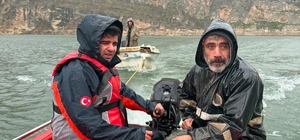 Siirt'te baraj gölünde botu arızalanan kişi kurtarıldı