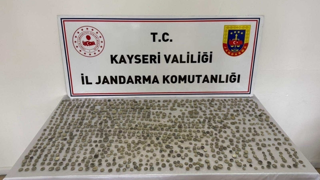 Kayseri'de Helenistik döneme ait bin 291 adet sikke ele geçirildi: 1 gözaltı
