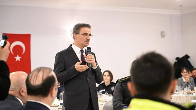 Vali Baruş, polis evinde iftar programında emniyet mensupları ile bir araya geldi