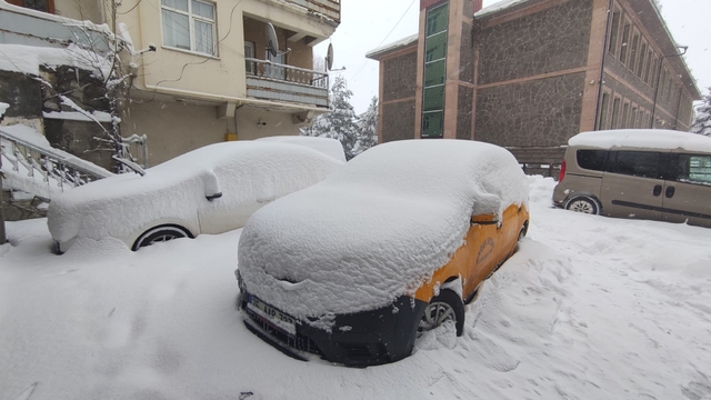 Ardahan'da hafta sonu eğitimlerine kar engeli