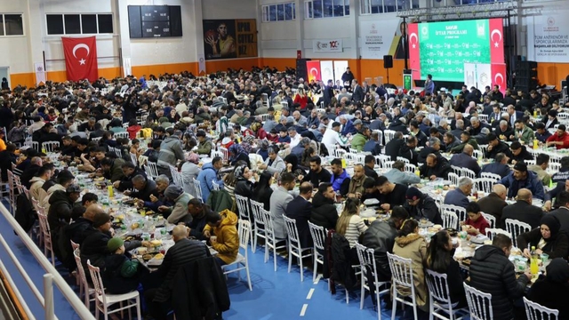 Mardin Valisi Akkoyun Savur'da iftar programına katıldı