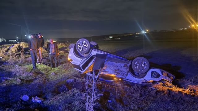 Şanlıurfa'da iki otomobil şarampole devrildi 5 kişi yaralandı