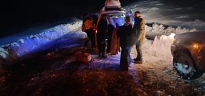 Siirt'te yolu kardan kapanan köylerdeki hastalar ekiplerce hastanelere ulaş...