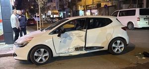 Mersin'de otomobille çarpışan motosikletteki 2 kişi yaralandı