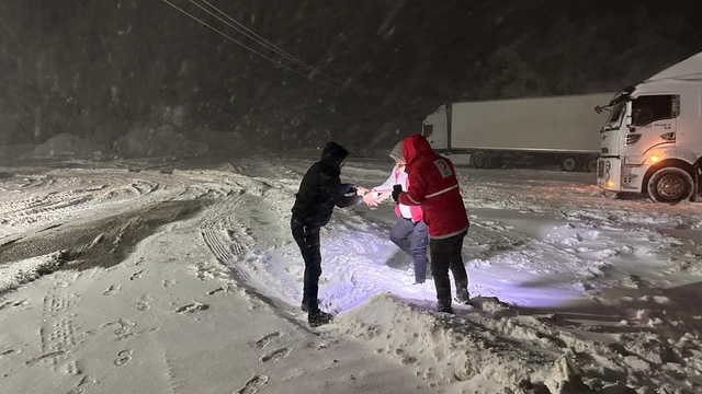Tokat'ta kar yağışı ulaşımı aksattı