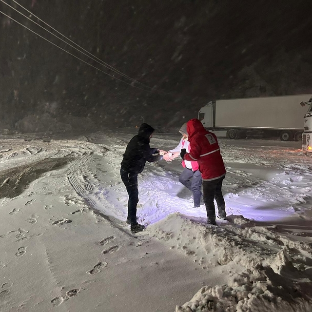 Tokat'ta kar yağışı ulaşımı aksattı