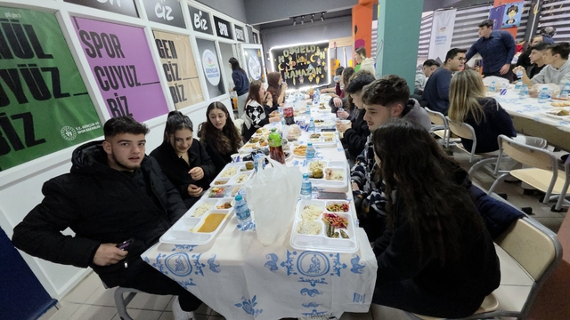 Edirne'de imece usulü iftar: Okul içinde Ramazan bereketi