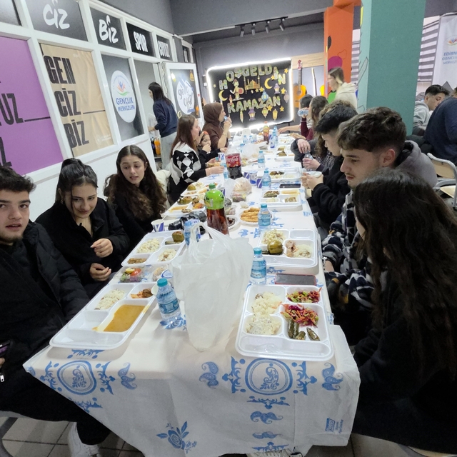 Edirne'de imece usulü iftar: Okul içinde Ramazan bereketi