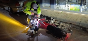 Polisin 'dur' ihtarına uymayan ehliyetsiz sürücüye 303 bin lira ceza