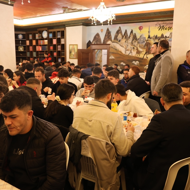 Makam odasında sahur geleneği