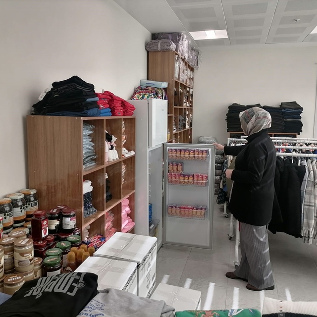 Hınıs adliyesinde sosyal market açıldı