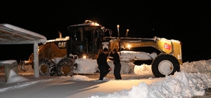 Ekipler, yolu kardan kapalı mahalledeki KOAH hastasına 4,5 saatte ulaştı