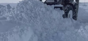 Kars'ta kardan kapanan 142 köy yolu ulaşıma açıldı