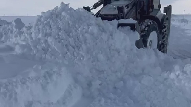 Kars'ta kardan kapanan 142 köy yolu ulaşıma açıldı