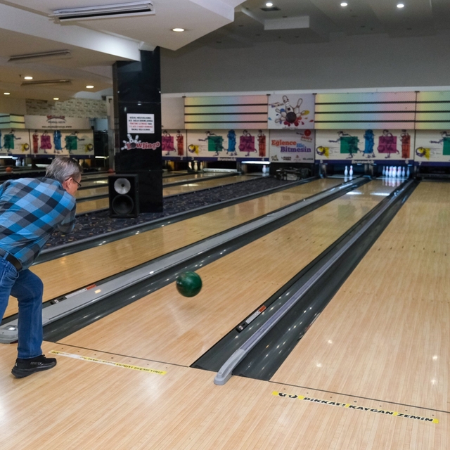 Kuşaklar bowling pistinde buluştu