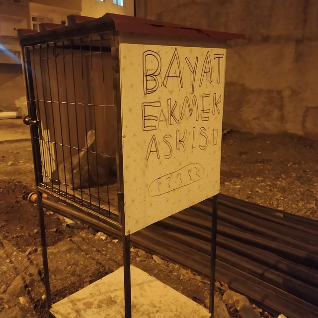 Çermik'te bir vatandaş israfı önlemek için 'bayat etmek dolabı' yaptı