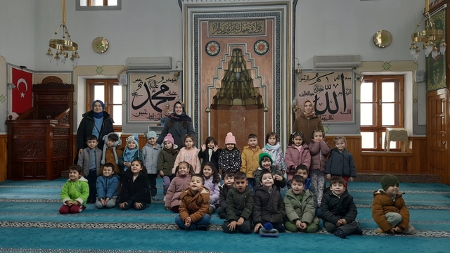 Anaokulu öğrencileri Yediler Camii'nde İslam kültürünü öğrendi