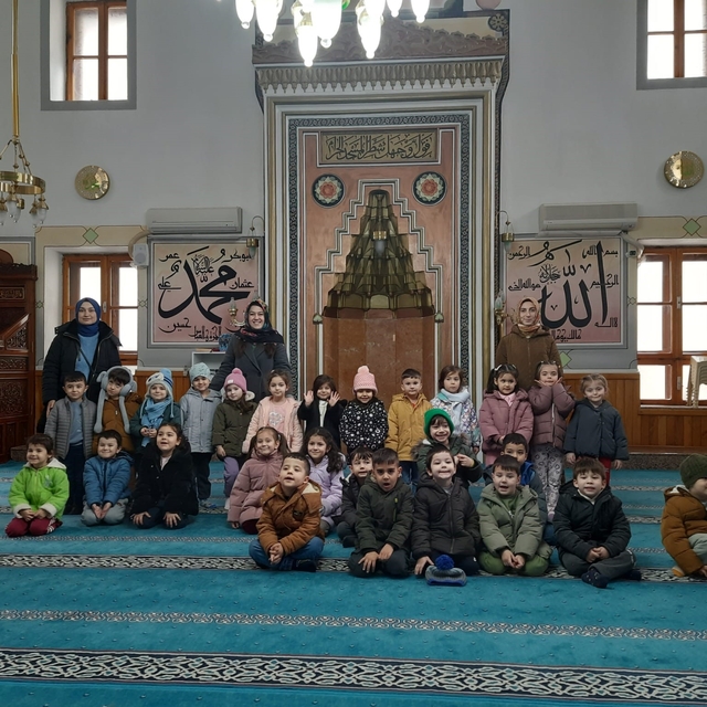 Anaokulu öğrencileri Yediler Camii'nde İslam kültürünü öğrendi