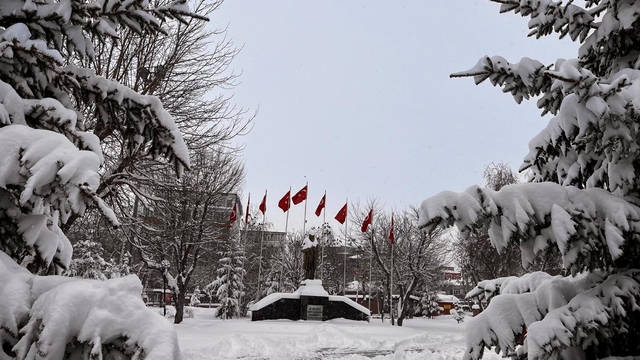 Ardahan'da 89 köy yolu kardan kapandı