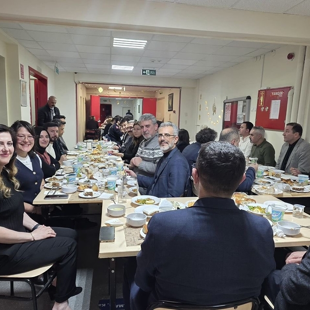 Sağlık çalışanları iftar sofrasında buluştu