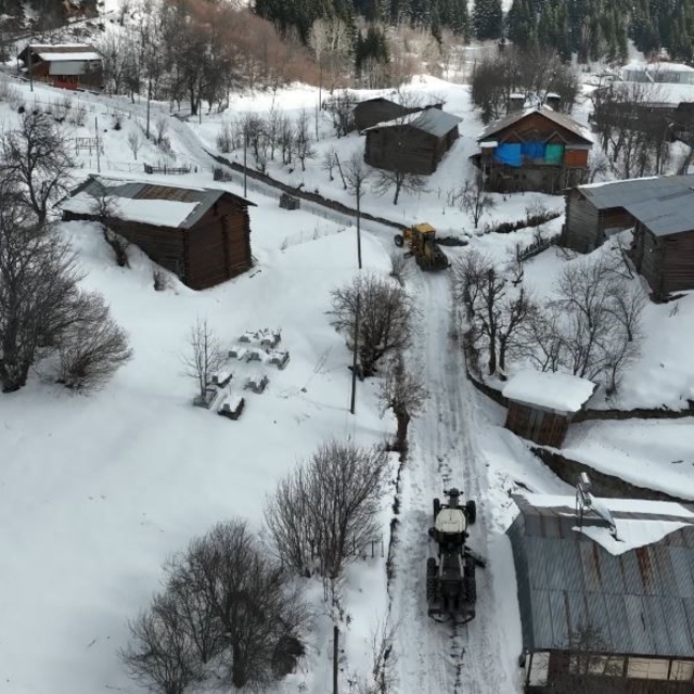 Artvin Orman Bölge Müdürlüğü'nden karla mücadeleye destek