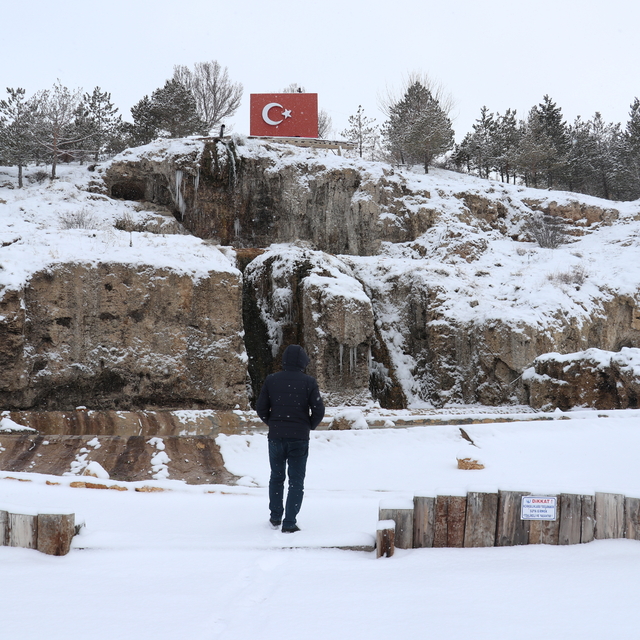 Sivas'ta kar yağışı ve soğuk hava etkili oluyor