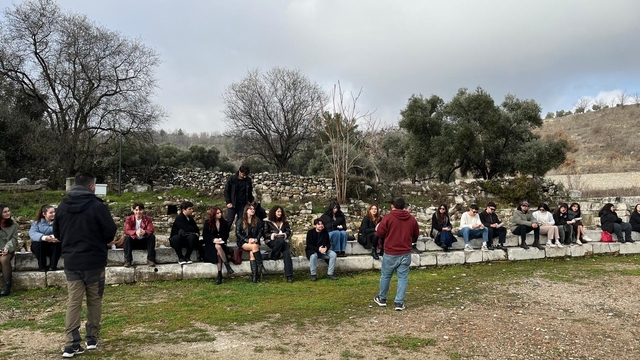 Genç eller geçmişin izlerini seramik ile şekillendirdi