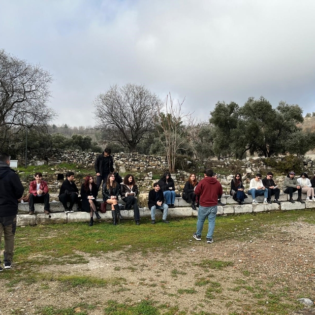 Genç eller geçmişin izlerini seramik ile şekillendirdi