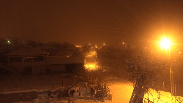 Göynücek'in yüksek kesimlerinde kar yağışı etkili oldu