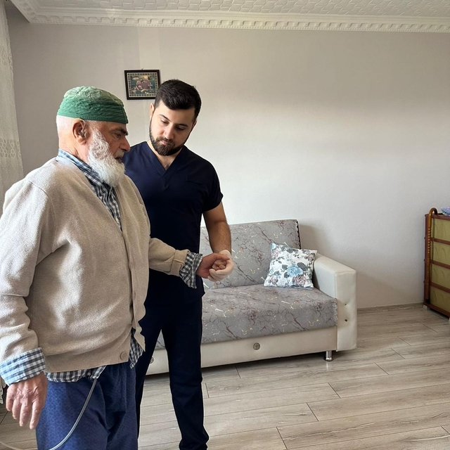 Kovancılar'da bir ilk: Evde fizik tedavi uygulaması