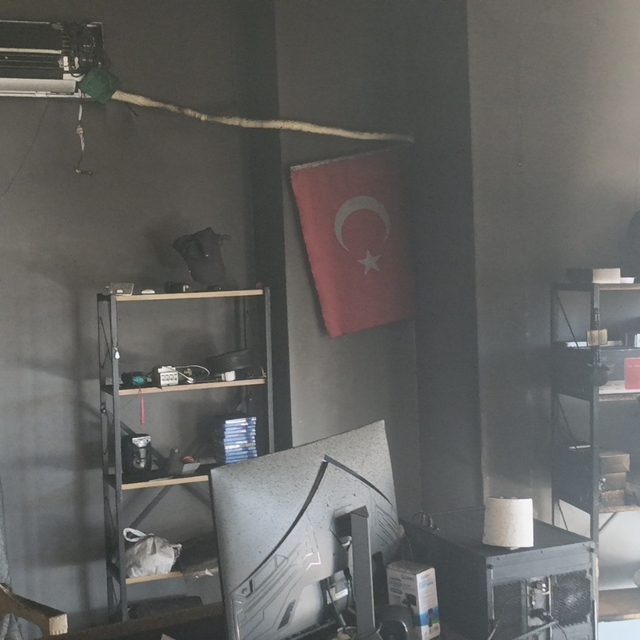 Manavgat'ta işyeri yangını ucuz atlatıldı