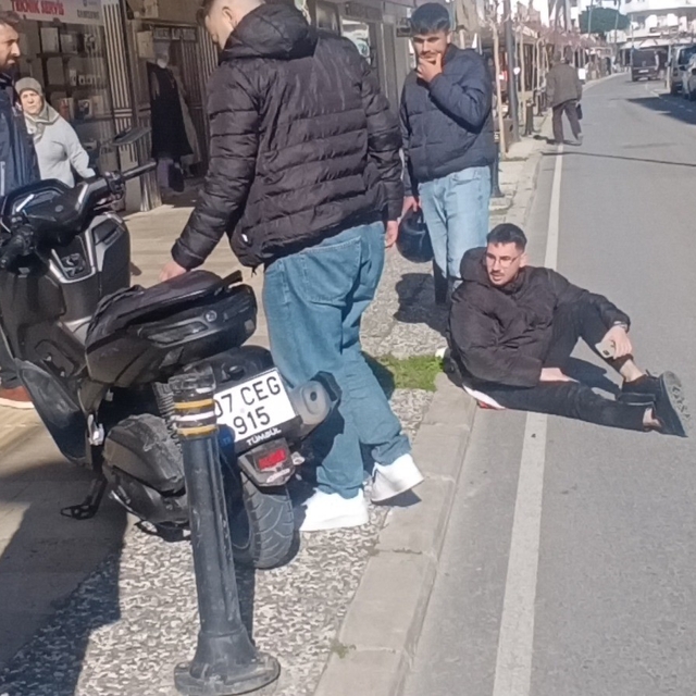 Antalya'da 100 metre arayla motosikletlileri yola savuran iki kaza: 1 yaral...