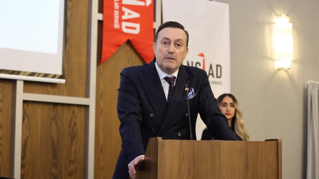 MUOSB Başkanı Kıvırcık'tan sanayicilere "Tek yumruk" çağrısı
Başkan Osman Kıvırcık:
"Manisa sanayide parlayan yıldız oluyor"