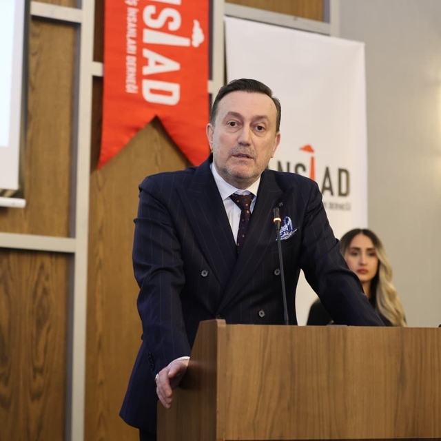 MUOSB Başkanı Kıvırcık'tan sanayicilere "Tek yumruk" çağrısı
Başkan Osman K...