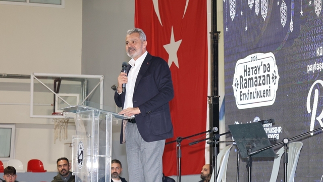 Başkan Öntürk'ten, CHP lideri Özel'e kaldırım taşı ve çöp konteyneri göndermesi